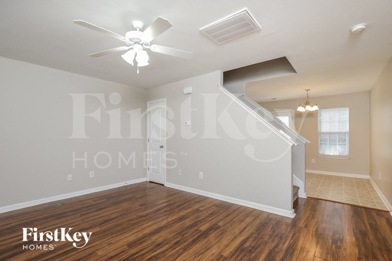 5081 Hogan Point Ct - Photo 6 of 16