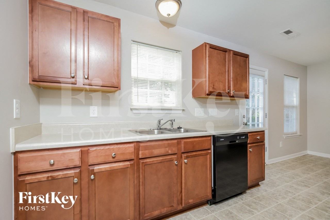5081 Hogan Point Ct - Photo 7 of 16