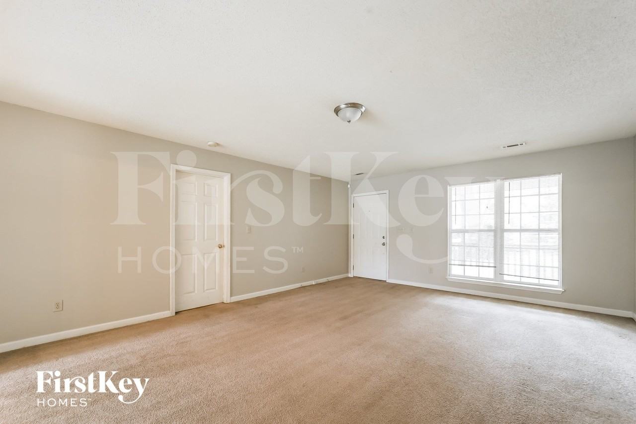 1743 Spring Rd - Photo 3 of 15