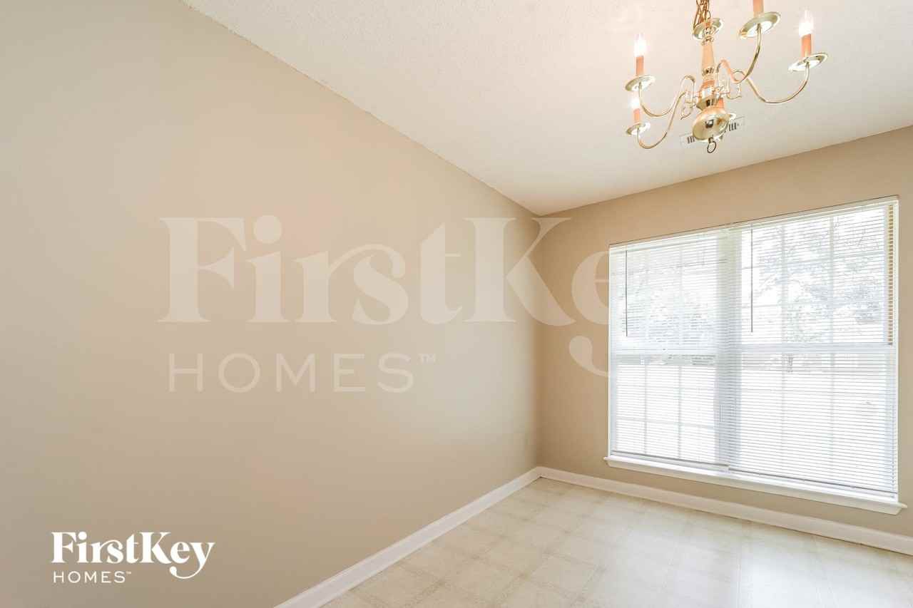1743 Spring Rd - Photo 4 of 15