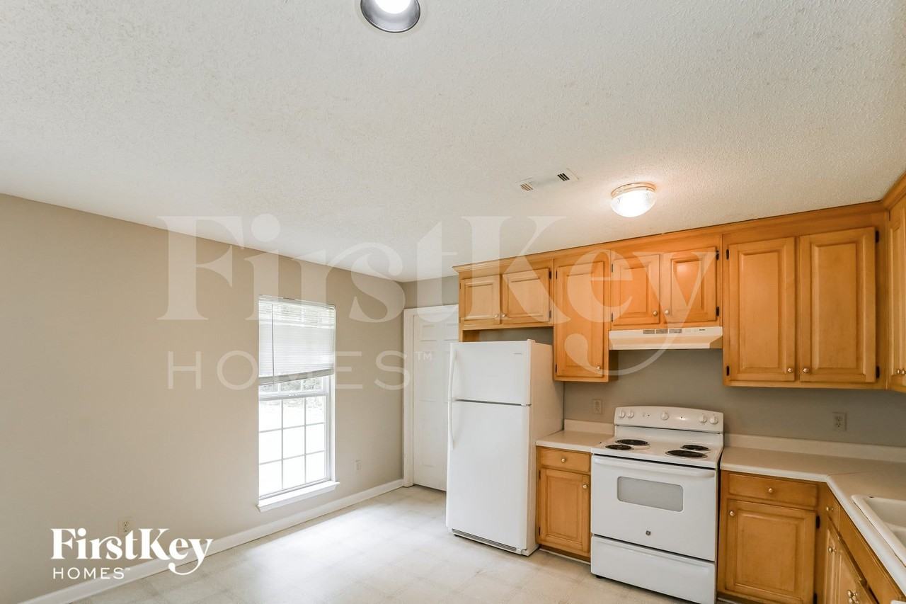 1743 Spring Rd - Photo 6 of 15