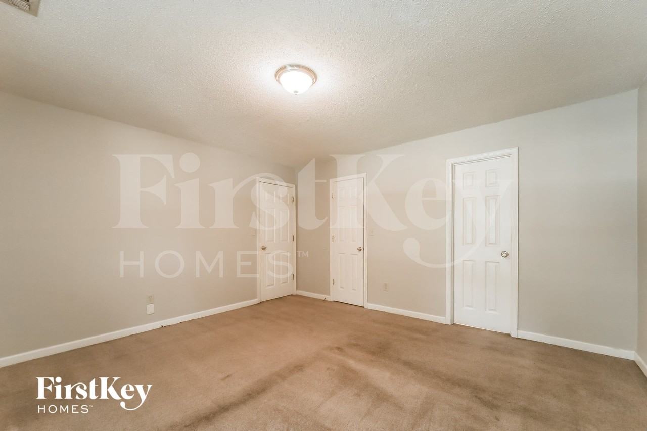 1743 Spring Rd - Photo 7 of 15