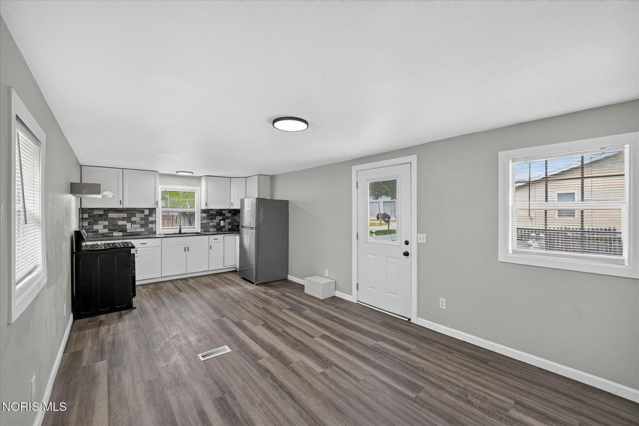 25864 Broad St #1 - Photo 7 of 27