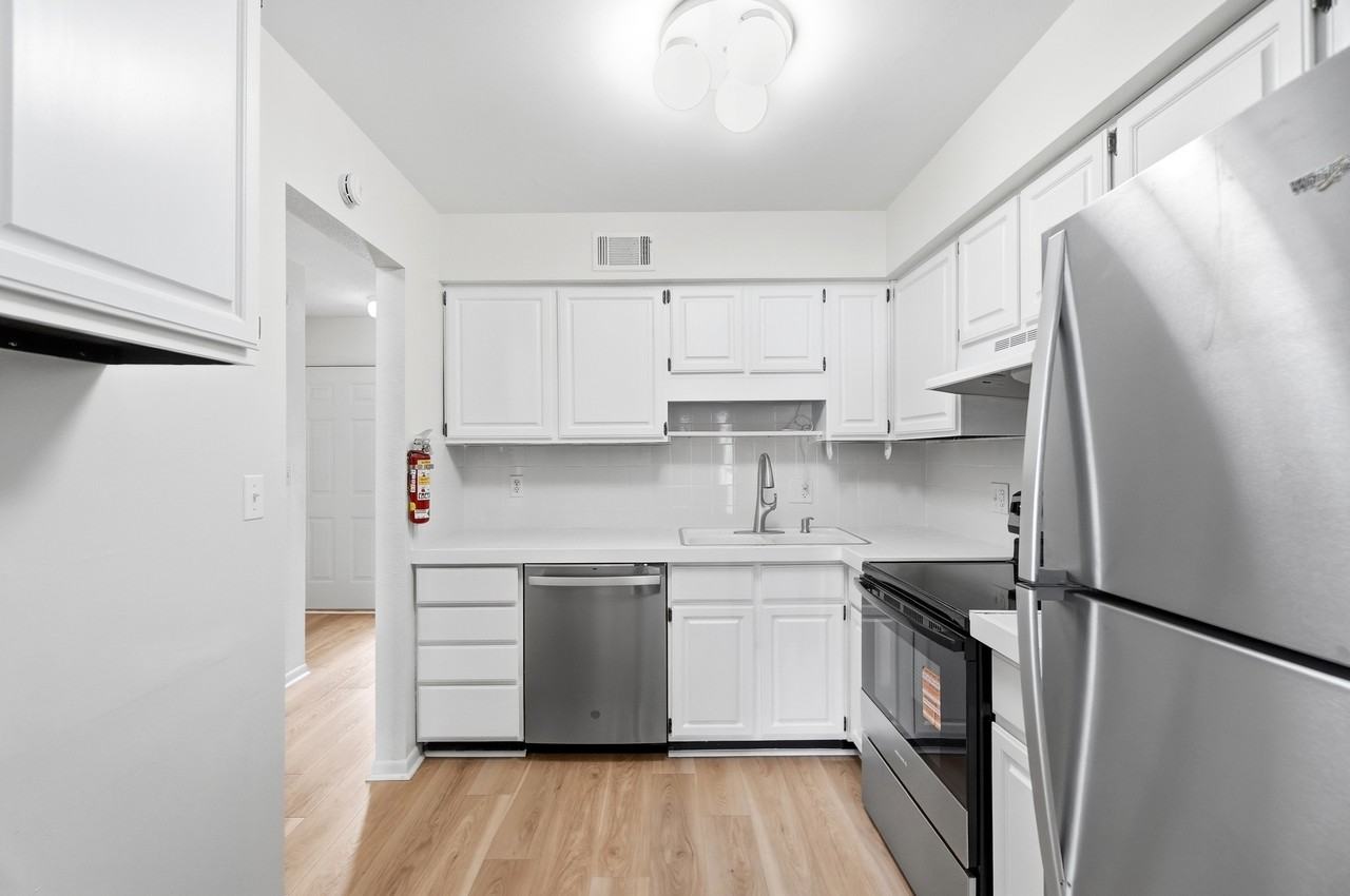2585 W Village Dr #1 - Photo 6 of 36