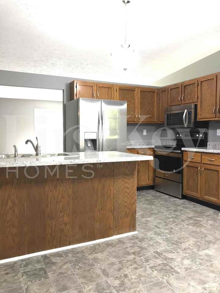 1507 Lansdowne Rd - Photo 2 of 17