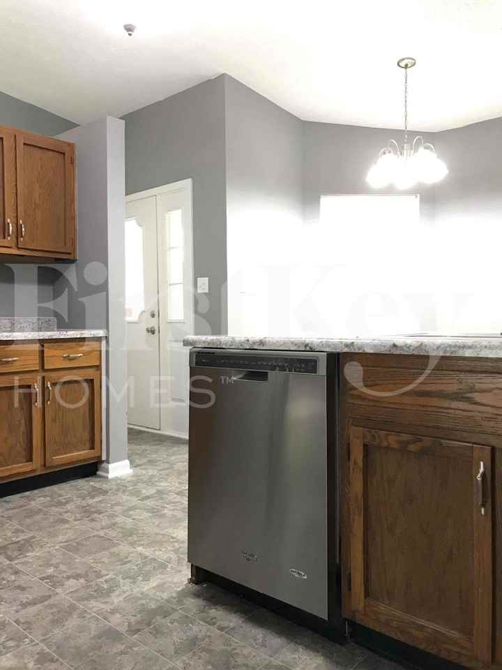 1507 Lansdowne Rd - Photo 3 of 17