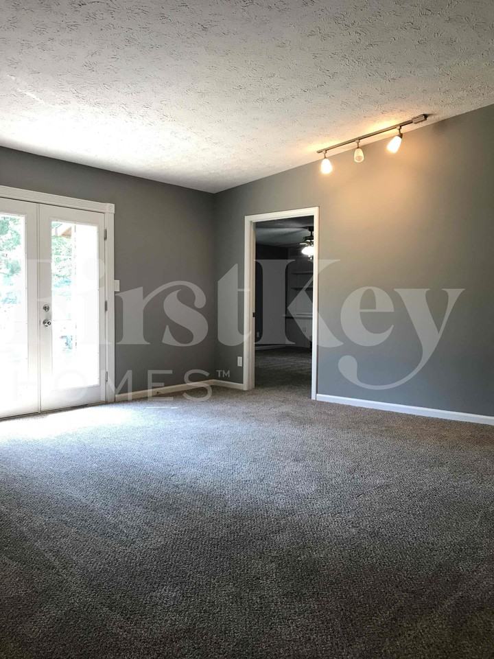 1507 Lansdowne Rd - Photo 5 of 17