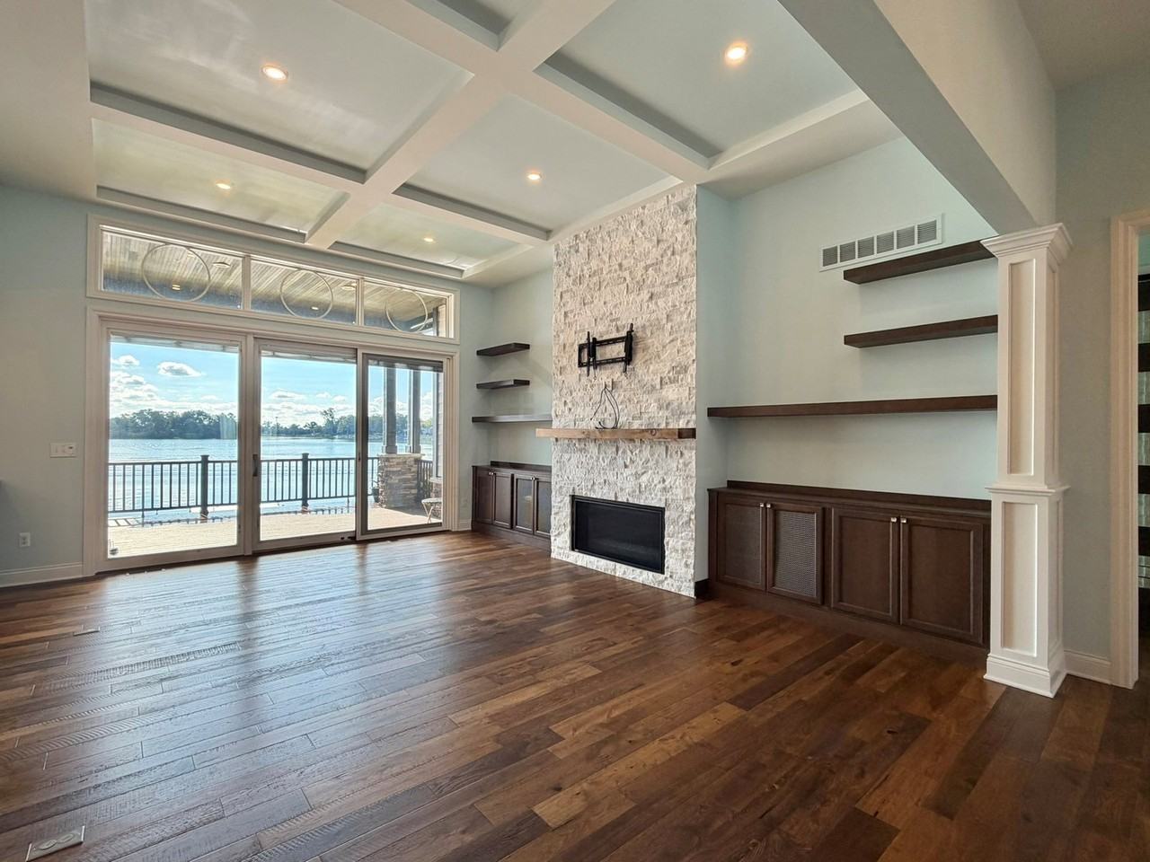 8184 Woodland Shore Dr - Photo 3 of 8