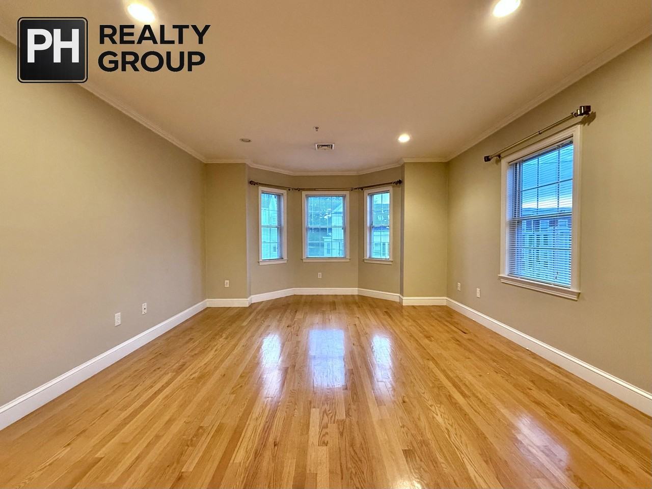146 Adams St #2 - Photo 4 of 8