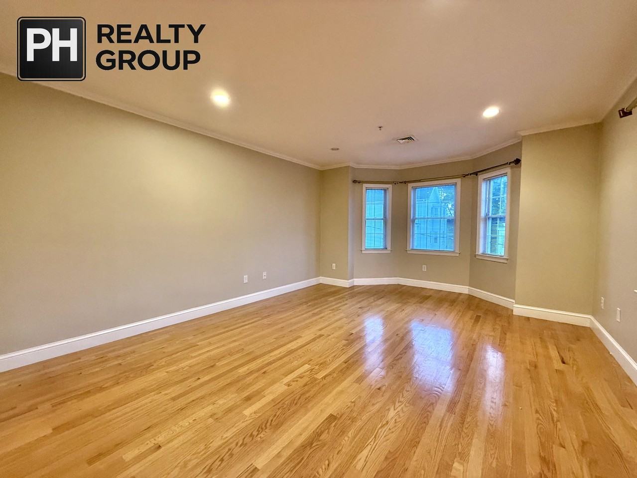 146 Adams St #2 - Photo 5 of 8