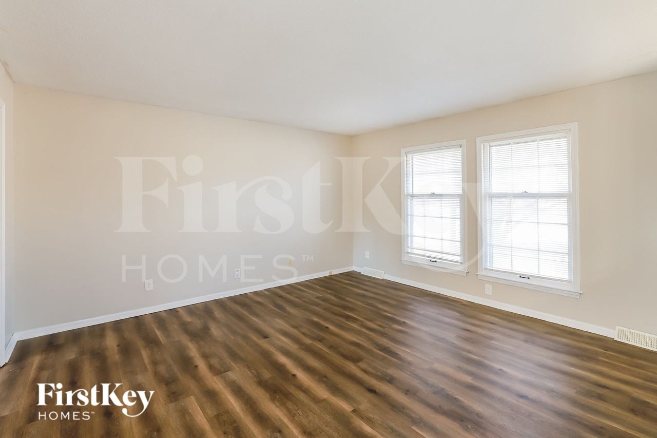 1213 E Langsford Rd - Photo 2 of 16