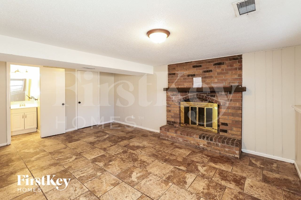 1213 E Langsford Rd - Photo 7 of 16