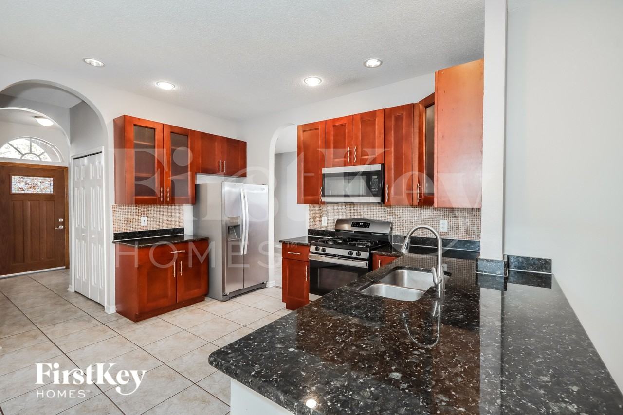 10421 Goldenbrook Way - Photo 6 of 17