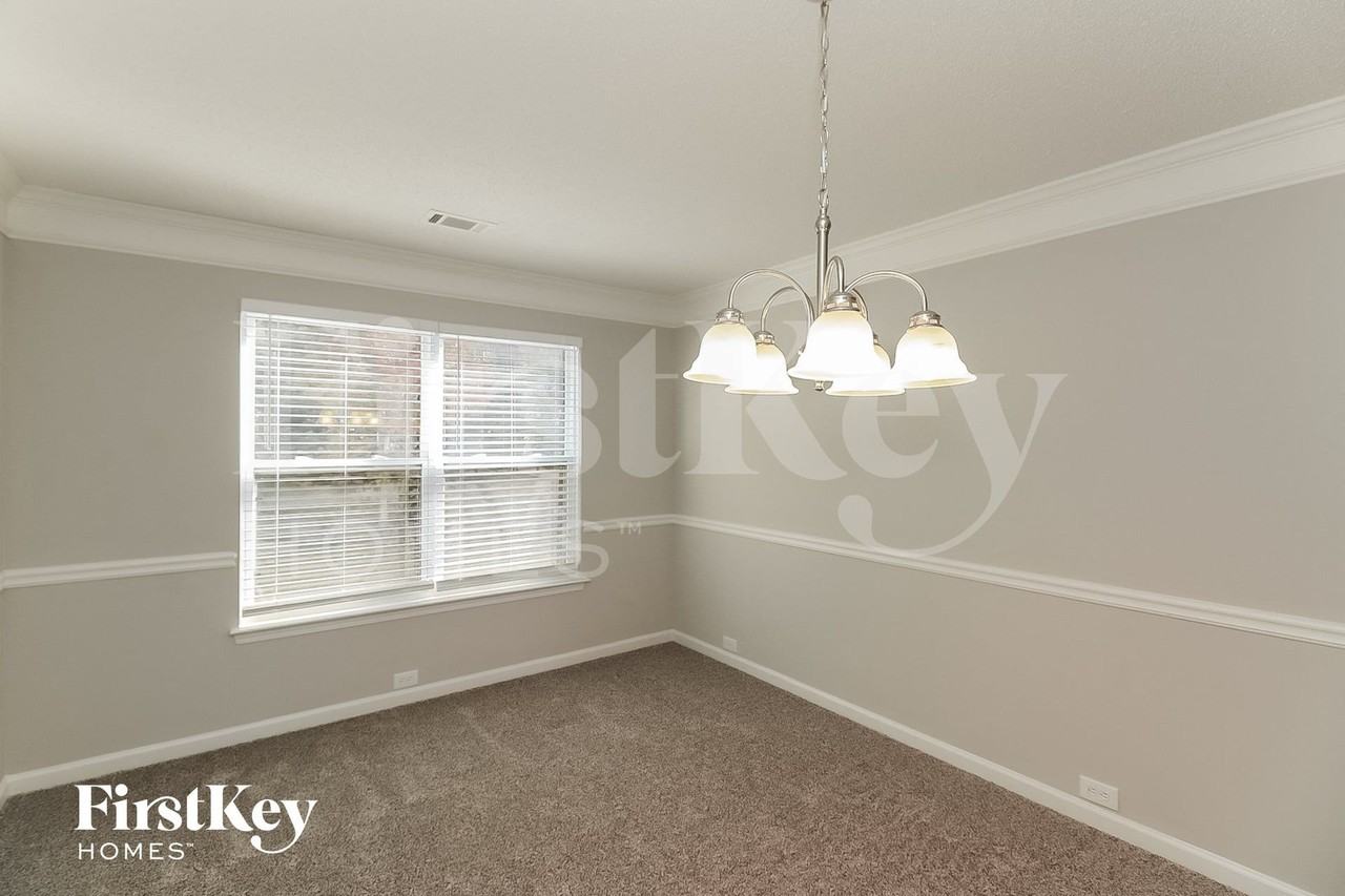 1025 Odelle Cir - Photo 4 of 16