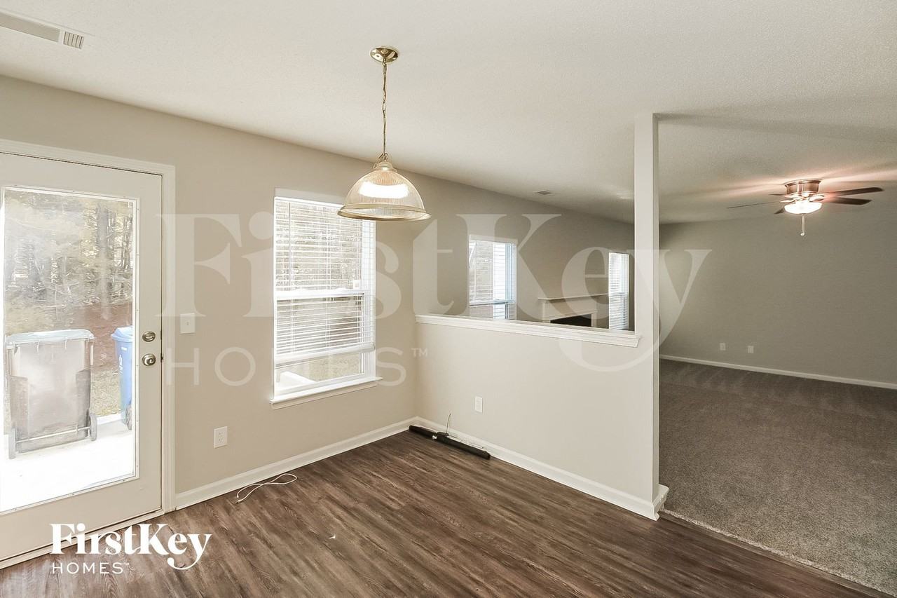 1025 Odelle Cir - Photo 5 of 16