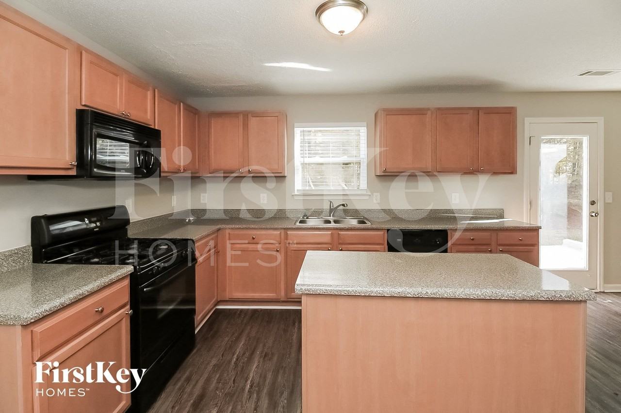 1025 Odelle Cir - Photo 6 of 16