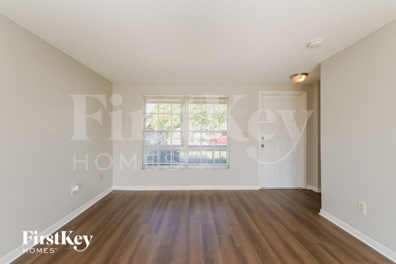 1007 Coldstream Ct - Photo 3 of 16