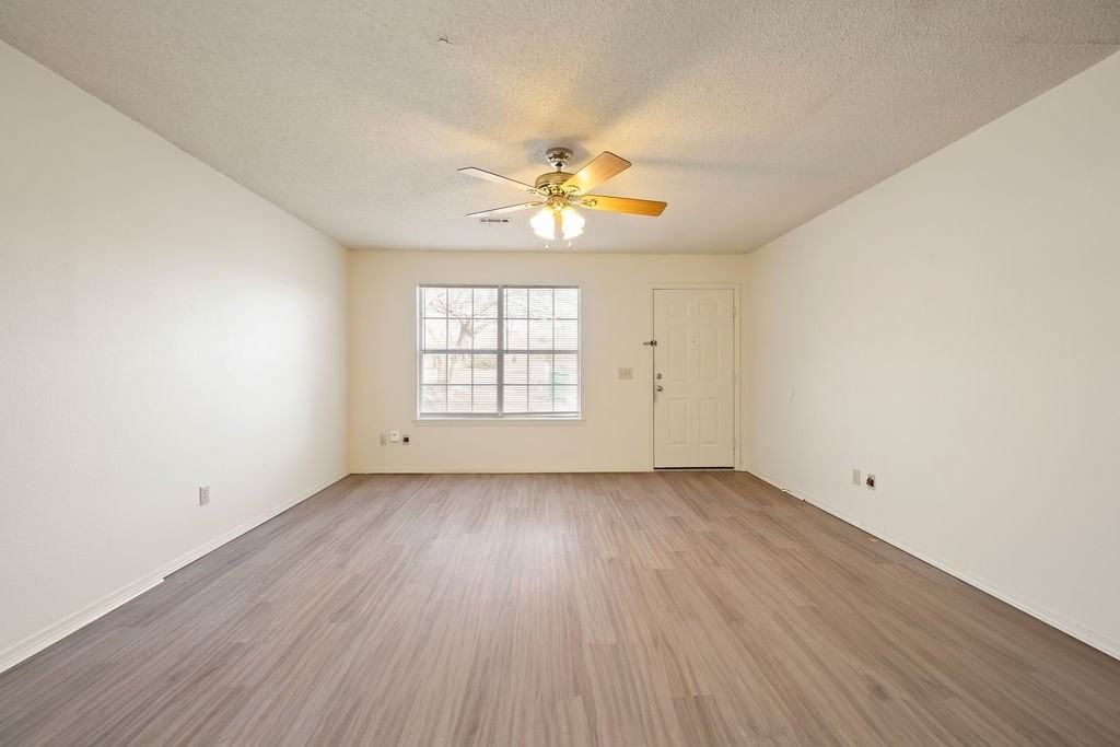 5908 Sara St - Photo 3 of 19