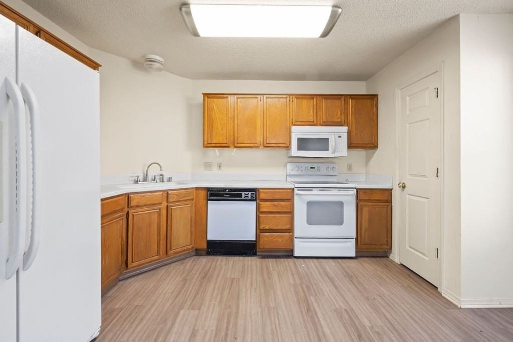 5908 Sara St - Photo 7 of 19