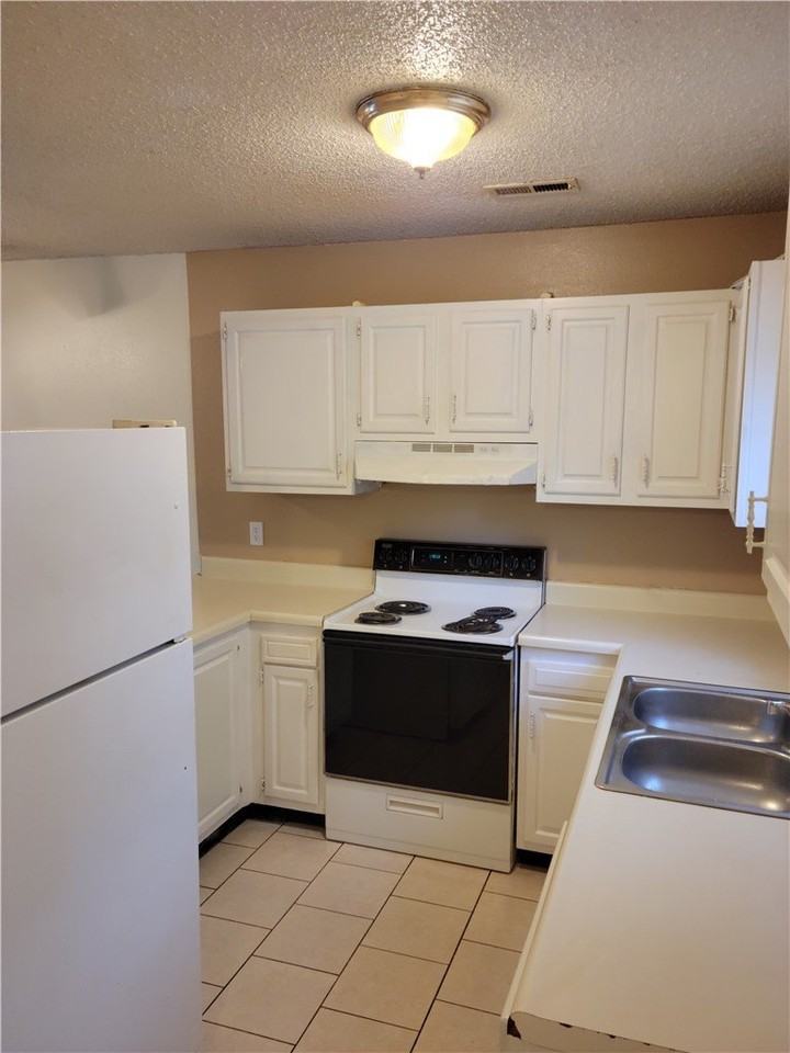 596 N Betty Jo Dr - Photo 4 of 11
