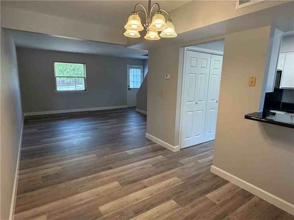 460 N Garrett St #A - Photo 3 of 18