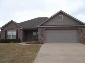 2202 Sw Huntwick Ave - Photo 1 of 1