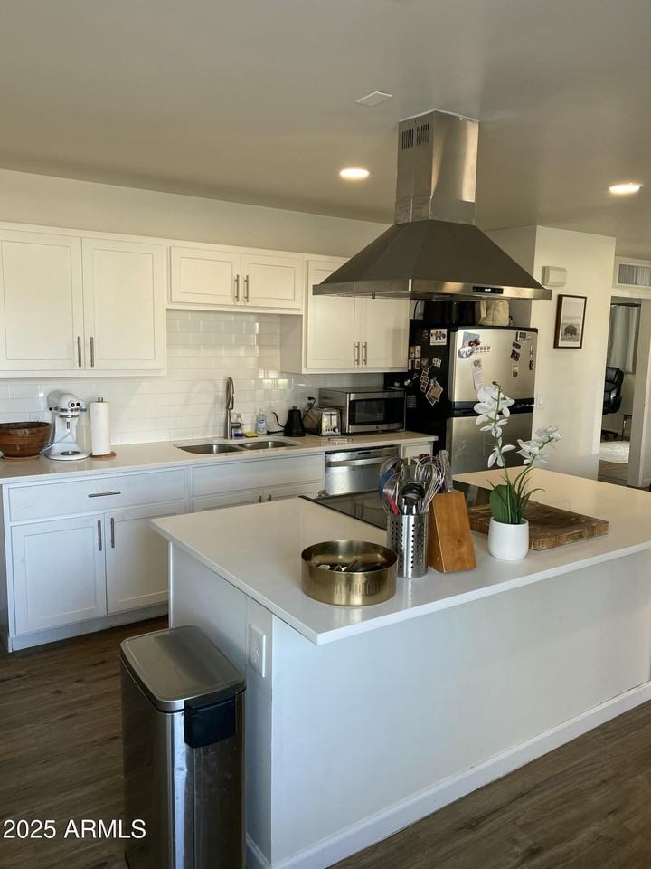 310 N Hosick - Photo 4 of 16
