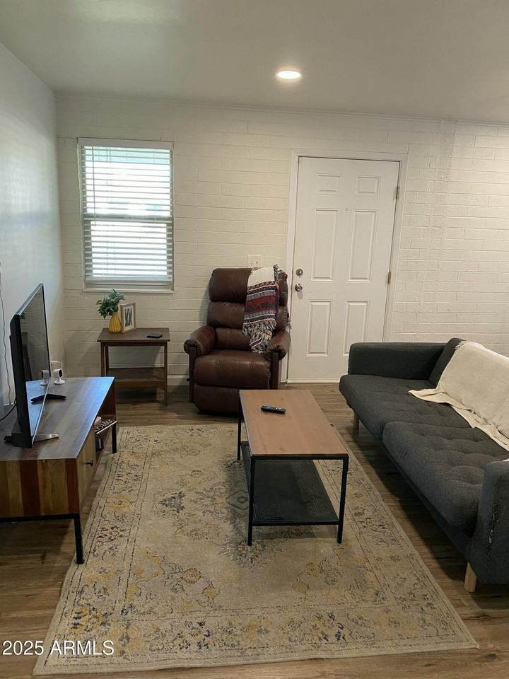 310 N Hosick - Photo 7 of 16