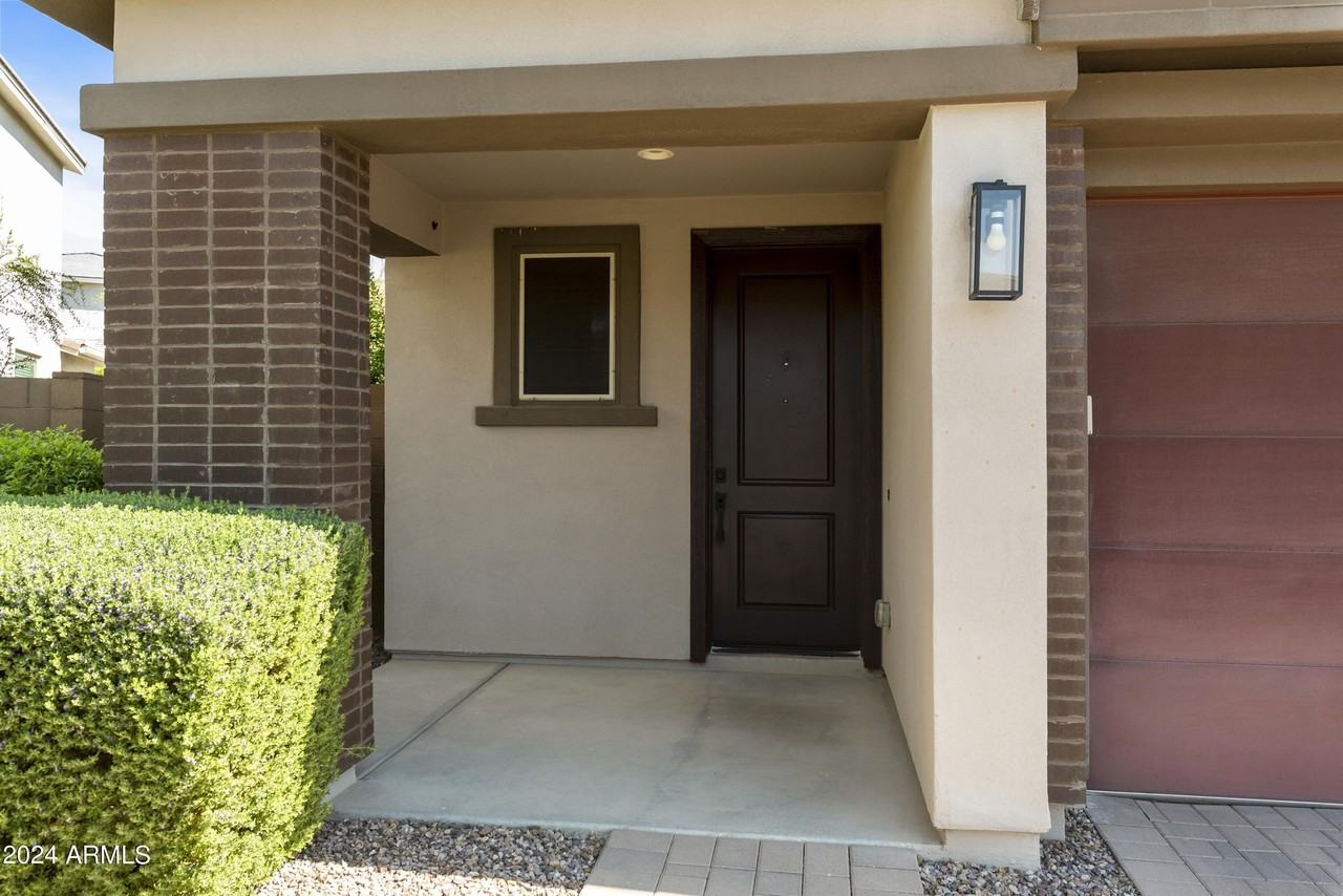 2860 E Riane Rd - Photo 3 of 50