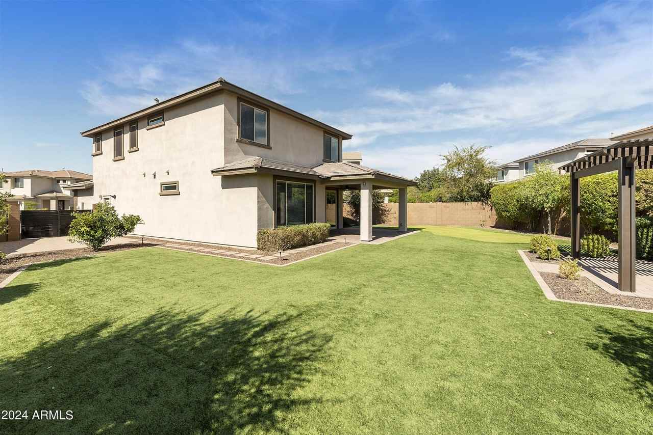 2860 E Riane Rd - Photo 4 of 50