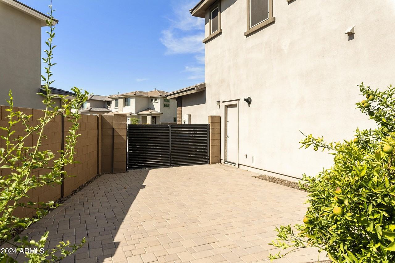 2860 E Riane Rd - Photo 6 of 50
