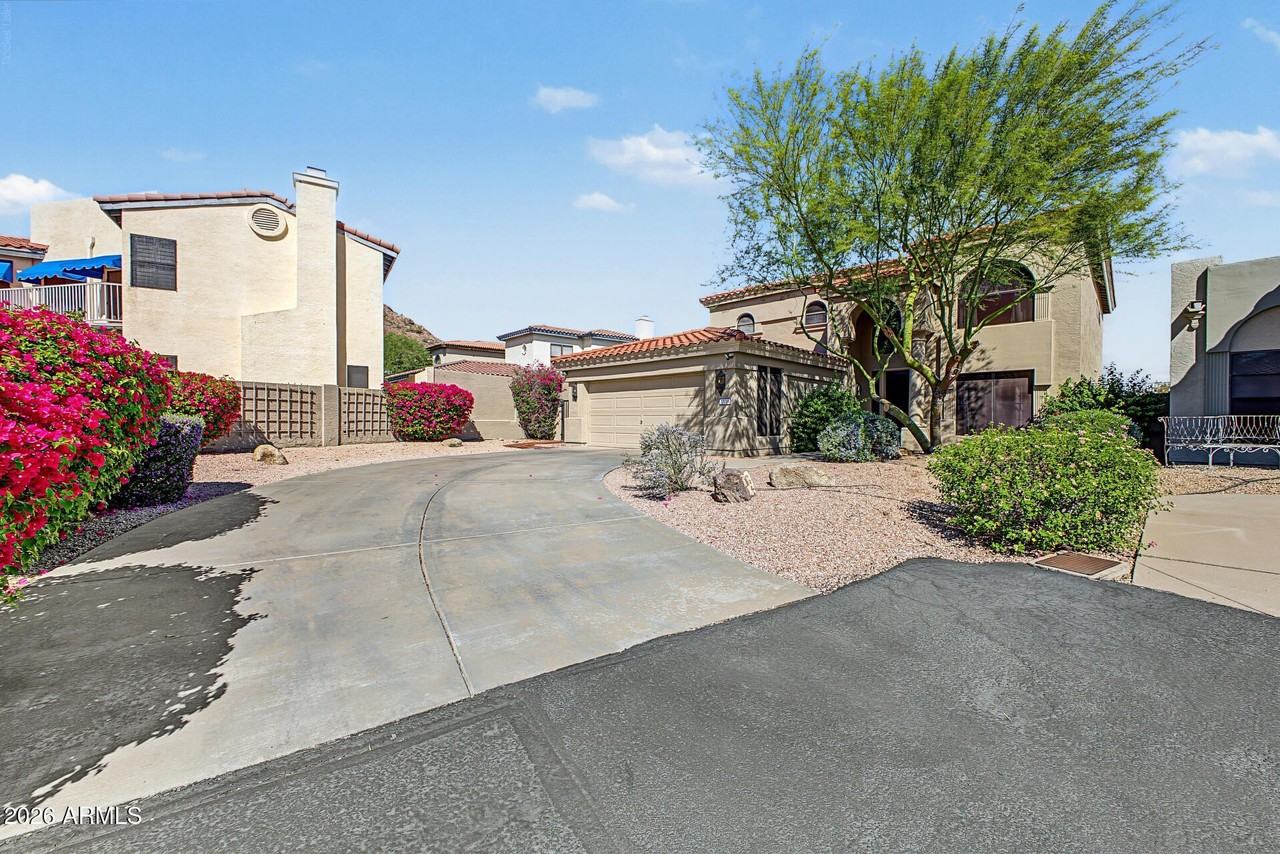 1534 E Winged Foot Rd - Photo 3 of 50