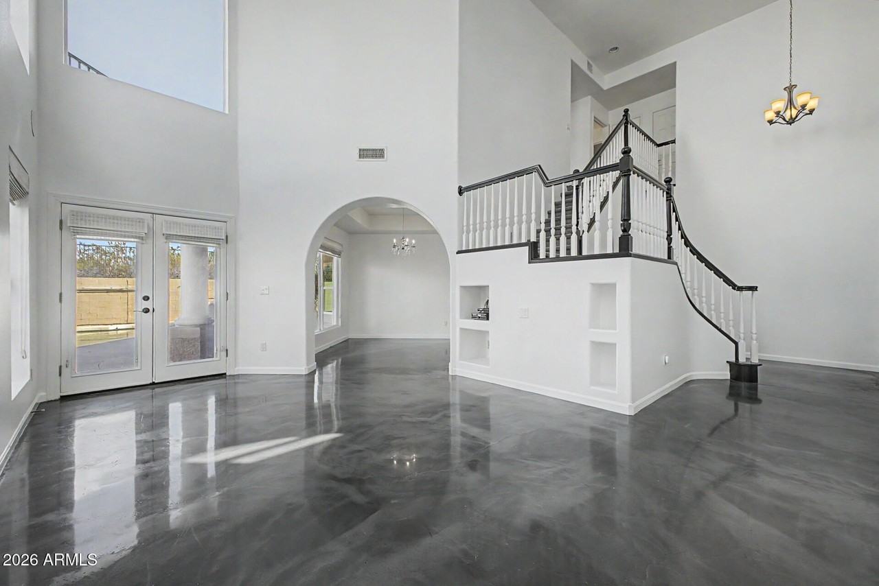 1534 E Winged Foot Rd - Photo 7 of 50