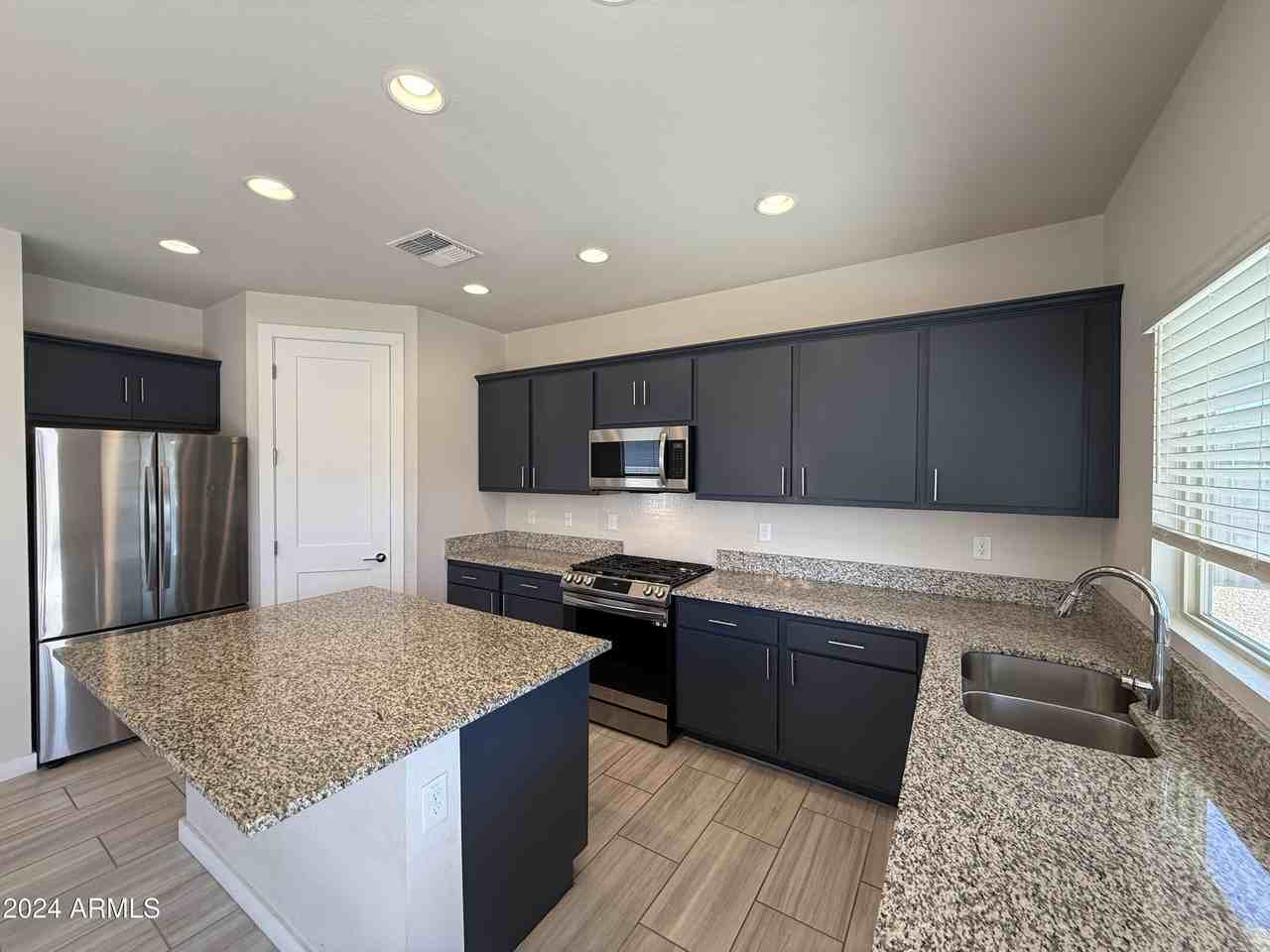 1377 E Avenida Isabela - Photo 5 of 23