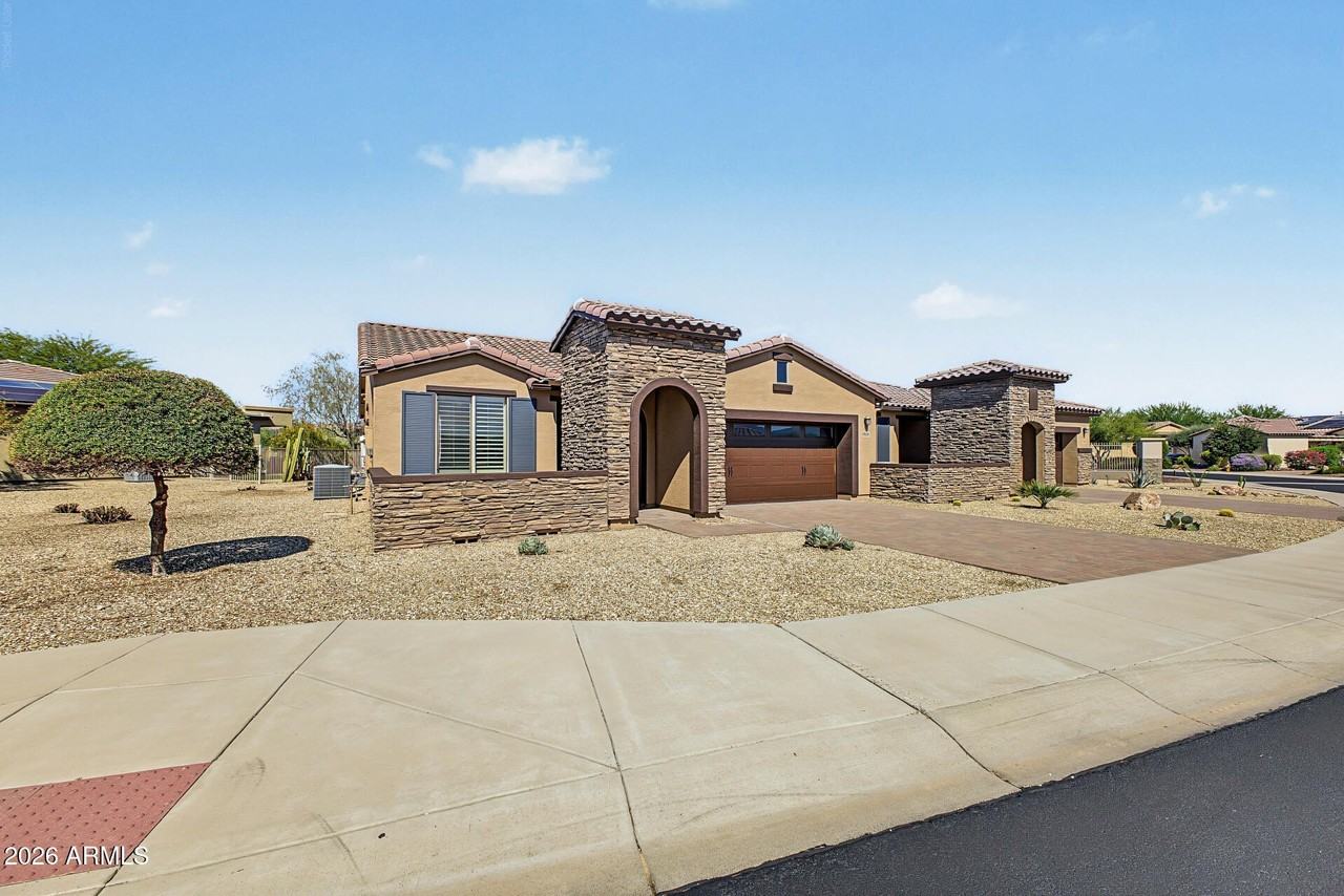 17656 W Cedarwood Ln - Photo 2 of 32