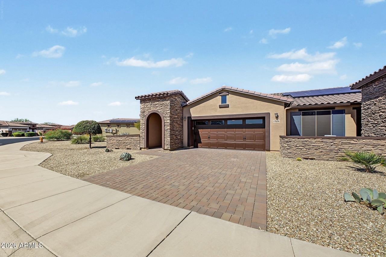 17656 W Cedarwood Ln - Photo 4 of 32