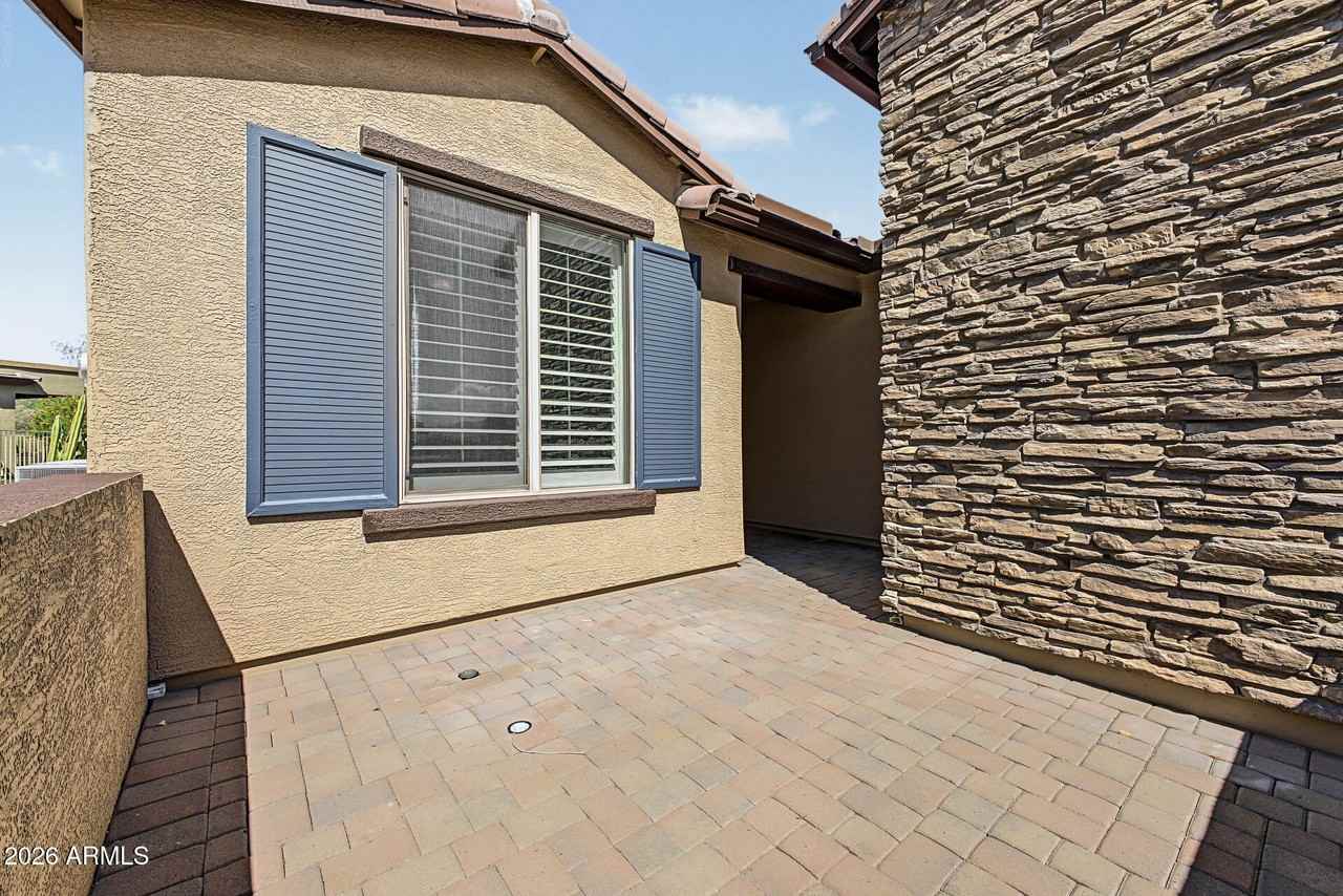 17656 W Cedarwood Ln - Photo 6 of 32