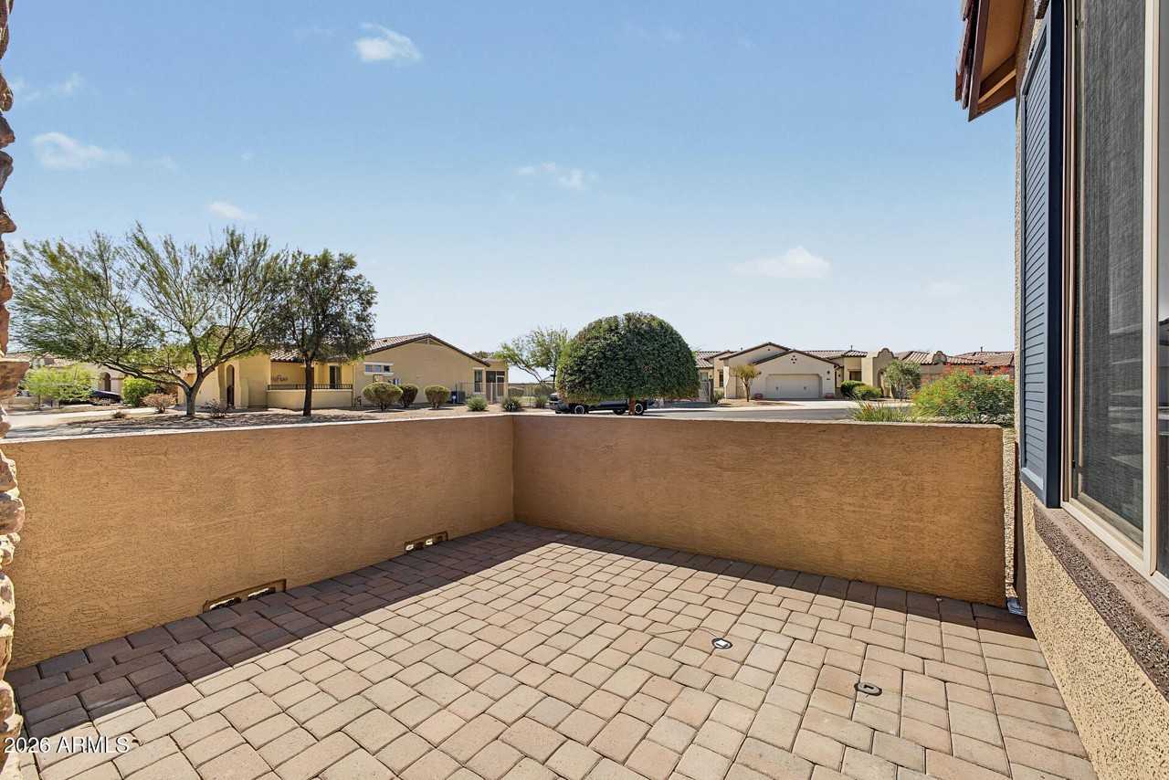 17656 W Cedarwood Ln - Photo 7 of 32