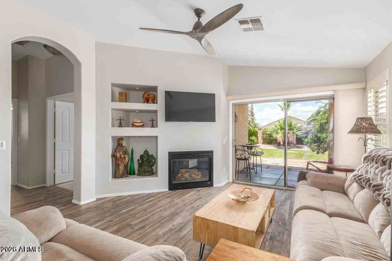 3908 W Rose Garden Ln - Photo 7 of 10