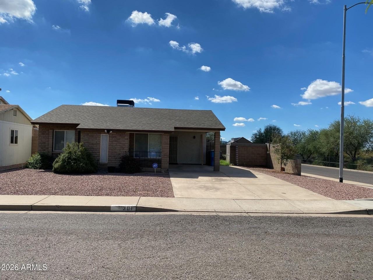 301 E Sequoia Dr - Photo 2 of 9