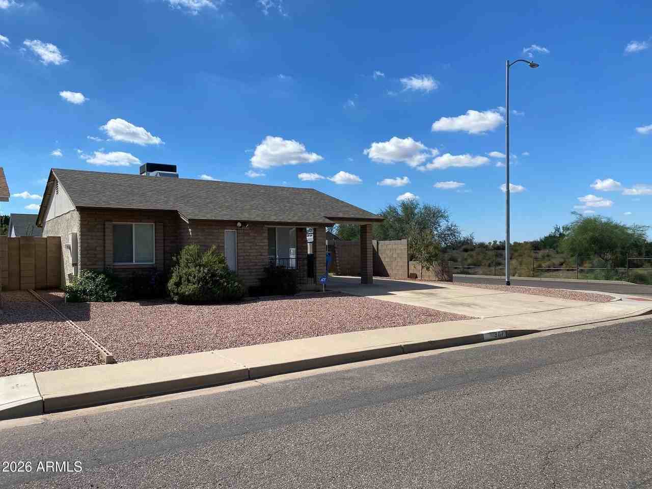 301 E Sequoia Dr - Photo 3 of 9