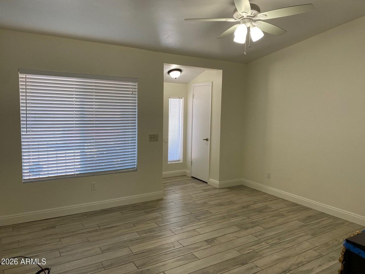 301 E Sequoia Dr - Photo 4 of 9