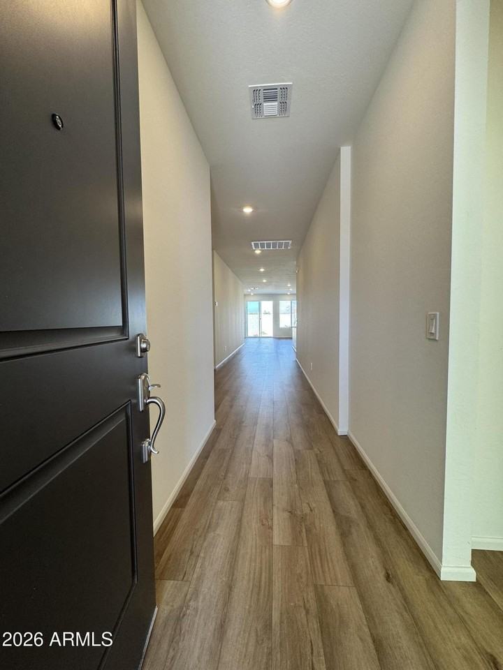 17990 W Sand Hills Dr - Photo 4 of 31