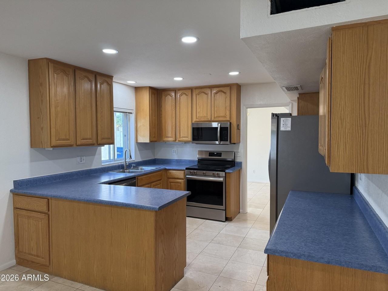 621 E Calavar Rd - Photo 5 of 32