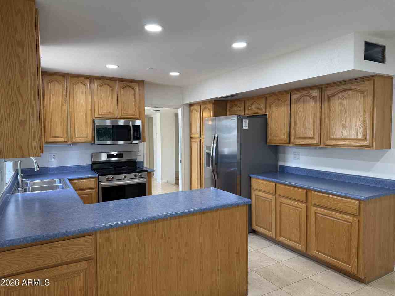 621 E Calavar Rd - Photo 6 of 32