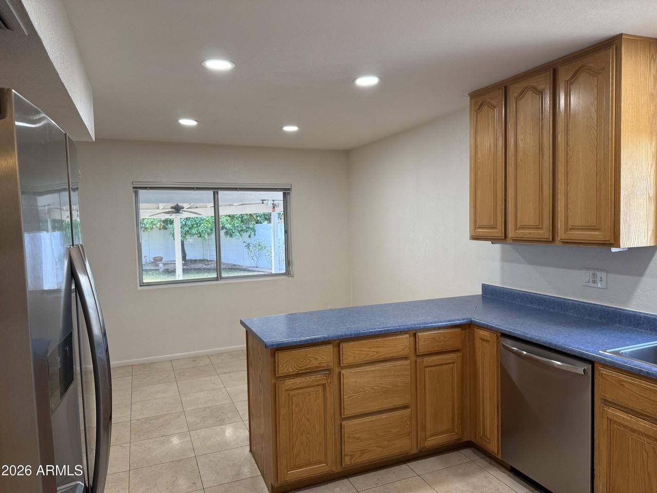 621 E Calavar Rd - Photo 7 of 32