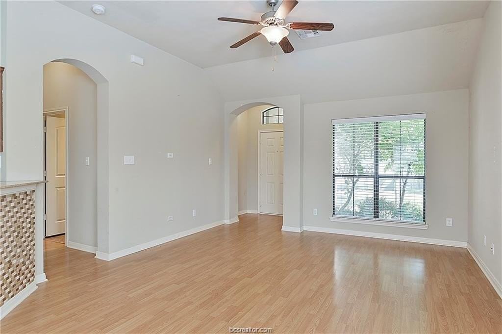 2004 Spring Leaf Ct - Photo 2 of 19