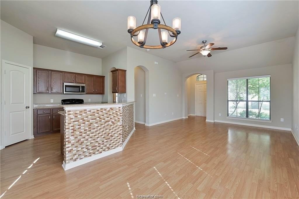 2004 Spring Leaf Ct - Photo 4 of 19