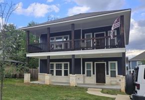 featured image of 4205 Aspen St
