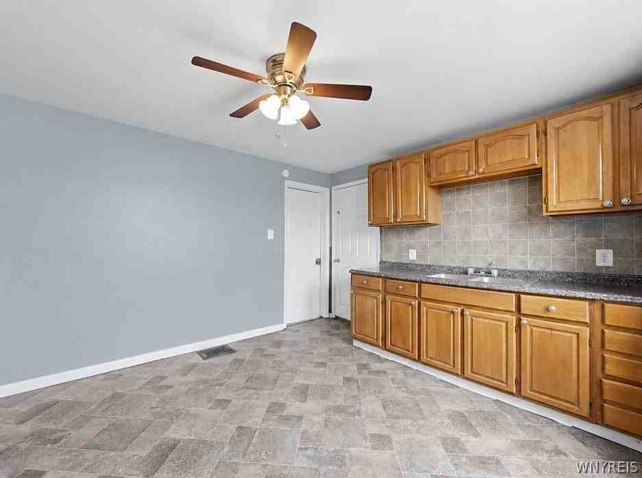 212 Lockwood Ave - Photo 3 of 10